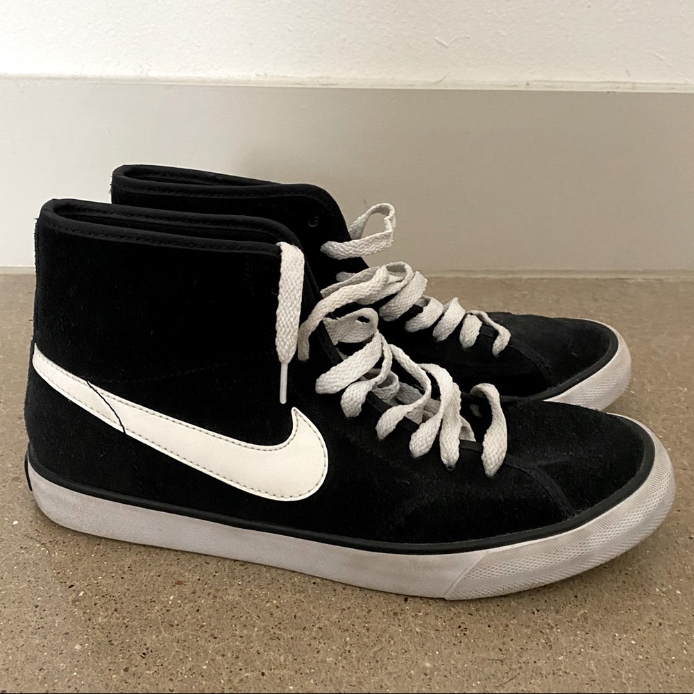 Nike Black Suede High Top Sneaker🖤